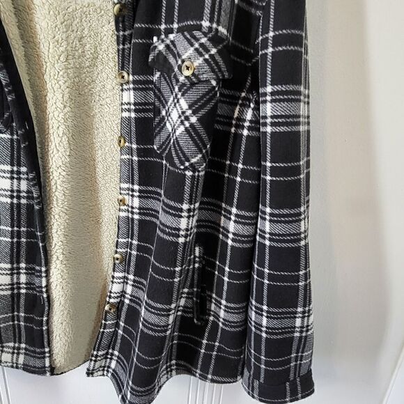 SAGE Men's Black and White Plaid Shacket - Picture 5 of 11